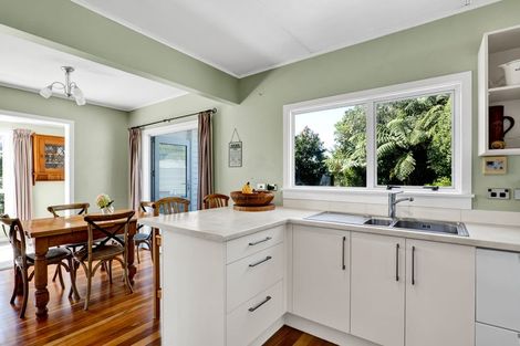 Photo of property in 40 Turakina Street, Merrilands, New Plymouth, 4312