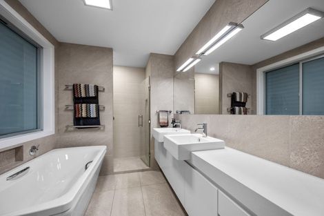 Photo of property in 8 Sylvan Park Avenue, Milford, Auckland, 0620