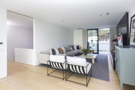 Photo of property in 8a Beachville Road, Redcliffs, Christchurch, 8081