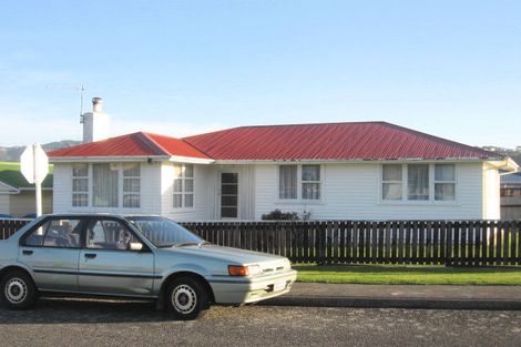 Photo of property in 12 Kapiti Crescent, Titahi Bay, Porirua, 5022
