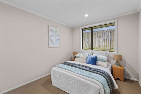 Photo of property in 24 Mt Lebanon Crescent, The Gardens, Auckland, 2105