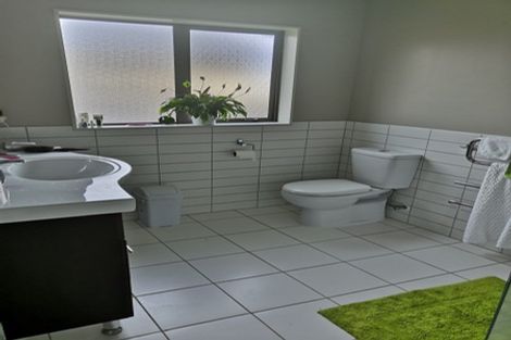 Photo of property in 19 Bluewater Place, Paraparaumu, 5032