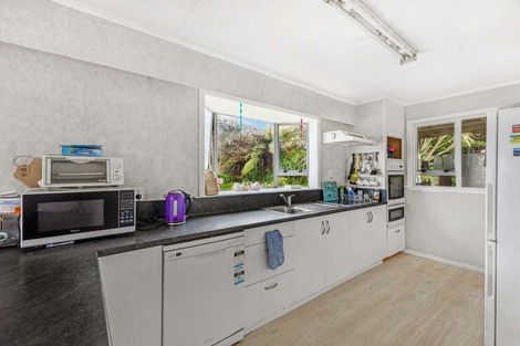 Photo of property in 37 Simons Street, Moturoa, New Plymouth, 4310