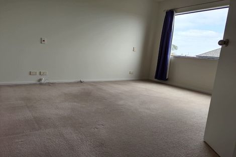 Photo of property in 25 Spalding Rise, Golflands, Auckland, 2013