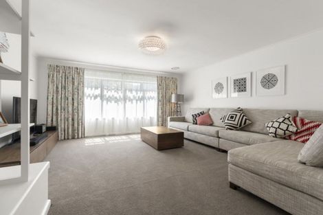 Photo of property in 11 Holyoake Place, Chatswood, Auckland, 0626