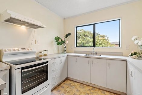 Photo of property in 2/47 Lavery Place, Sunnynook, Auckland, 0632