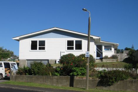Photo of property in 4 Lindale Grove, Waikanae Beach, Waikanae, 5036