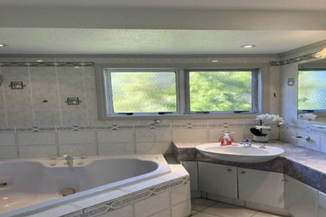 Photo of property in 17 Louise Place, Browns Bay, Auckland, 0630