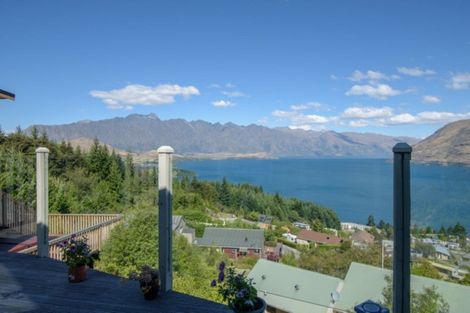 Photo of property in 113b Wynyard Crescent, Fernhill, Queenstown, 9300