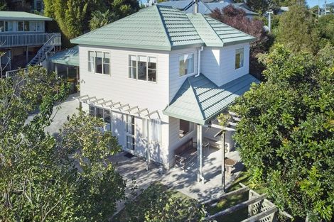 Photo of property in 2/30 Sunset Road, Unsworth Heights, Auckland, 0632