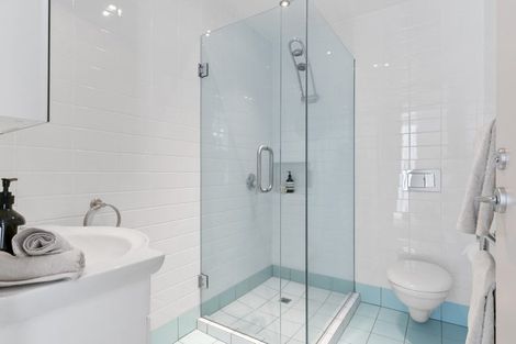 Photo of property in 1/22 The Crescent, Roseneath, Wellington, 6011