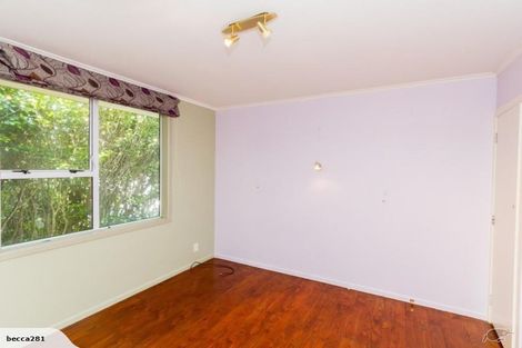 Photo of property in 1/10 Mckelvey Place, Tawa, Wellington, 5028