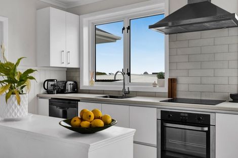 Photo of property in 7 Lemont Place, Westown, New Plymouth, 4310