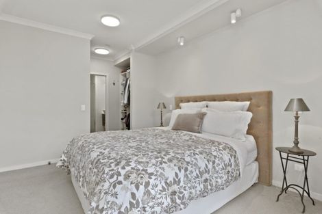 Photo of property in 18 Rewa Rewa Lane, Orewa, 0931