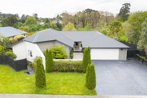 Photo of property in 28 Cashmere Drive, Fitzherbert, Palmerston North, 4410