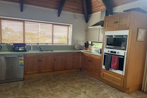 Photo of property in 2/4 Lyons Avenue, Murrays Bay, Auckland, 0630