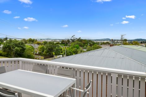 Photo of property in 11 Divich Avenue, Te Atatu South, Auckland, 0610