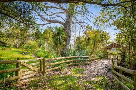 Photo of property in 252 Boord Crescent, Kumeu, 0891