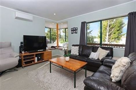 Photo of property in 19a Riserra Drive, Ranui, Auckland, 0612