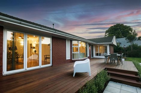 Photo of property in 8 Ladbrokes Place, Fendalton, Christchurch, 8052