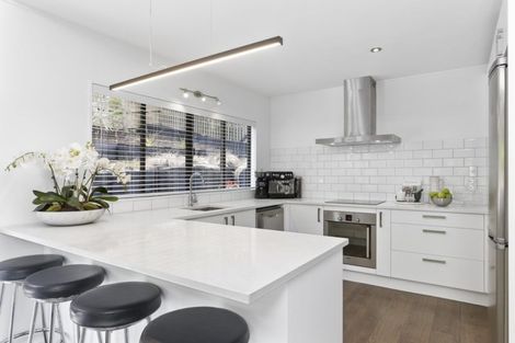 Photo of property in 3/57 Pupuke Road, Birkenhead, Auckland, 0627