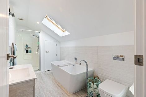 Photo of property in 51 Coutts Way, Fitzherbert, Palmerston North, 4410