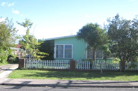 Photo of property in 16 Tonar Street, Northcote, Auckland, 0627