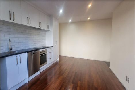 Photo of property in 28 Catlins Place, Fairview Heights, Auckland, 0632