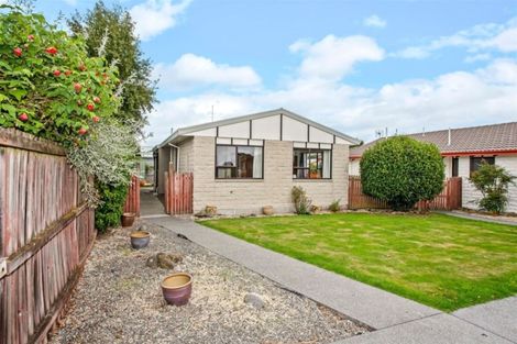 Photo of property in 92b Englefield Road, Northwood, Christchurch, 8051