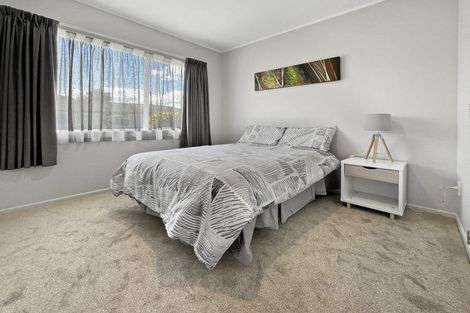 Photo of property in 15 Hocken Place, Mangere Bridge, Auckland, 2022