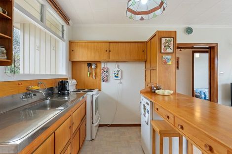 Photo of property in 16 Hughes Street, Waikanae Beach, Waikanae, 5036