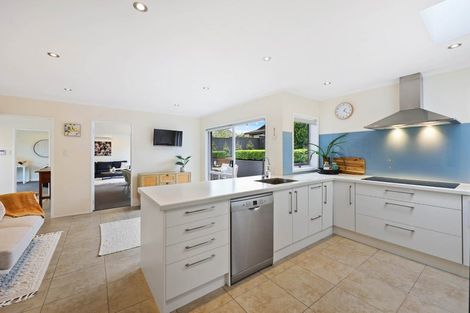 Photo of property in 6 Camira Place, Botany Downs, Auckland, 2010