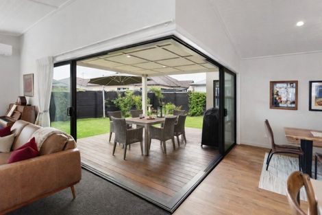 Photo of property in 1 Makura Drive, Papamoa Beach, Papamoa, 3118