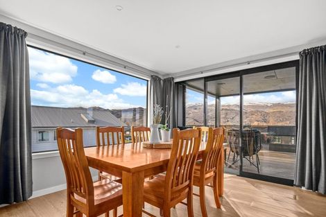 Photo of property in 27 Stratford Drive, Mount Pisa, Cromwell, 9383