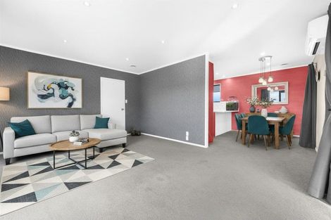 Photo of property in 1/5 Eulogy Place, Randwick Park, Auckland, 2105
