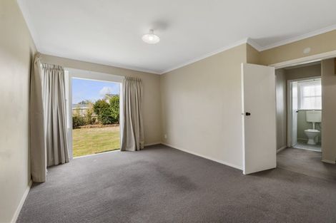 Photo of property in 4 Holford Street, Westown, New Plymouth, 4310