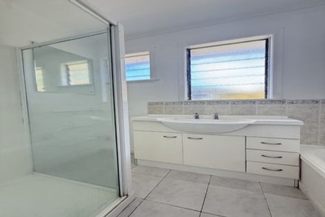 Photo of property in 13 Valdale Road, Henderson, Auckland, 0610