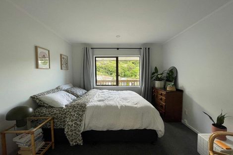 Photo of property in 72 Omapere Street, Whitby, Porirua, 5024