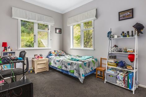 Photo of property in 28 Paremata Crescent, Paremata, Porirua, 5024