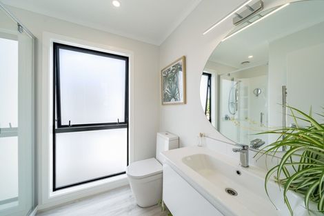 Photo of property in 5 Gloaming Lane, Wallaceville, Upper Hutt, 5018