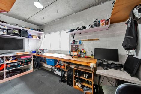 Photo of property in 25 Truby King Street, Merrilands, New Plymouth, 4312