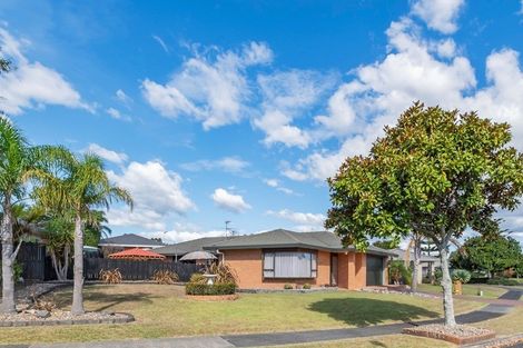 Photo of property in 14 John Lister Close, Golflands, Auckland, 2013