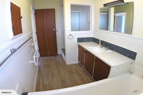 Photo of property in 2/11 Ashdown Place, Pahurehure, Papakura, 2113