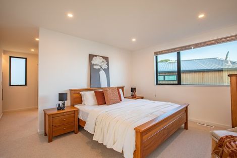 Photo of property in 10 Satchell Way, Kaiwharawhara, Wellington, 6035
