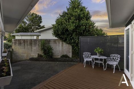 Photo of property in 80 La Trobe Street, Pakuranga Heights, Auckland, 2010