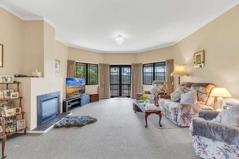 Photo of property in 20 Paraekaretu Street, Hunterville, 4730