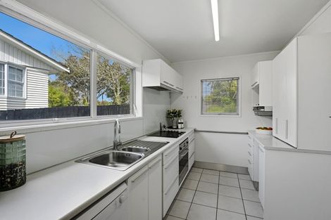 Photo of property in 15 Sartors Avenue, Northcross, Auckland, 0630