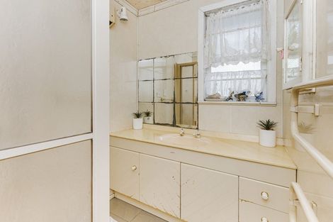 Photo of property in 37 Ferguson Street, Manurewa East, Auckland, 2102