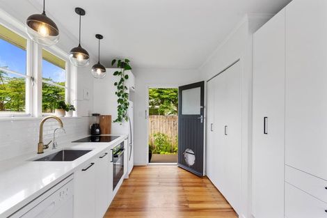 Photo of property in 86 Taikata Road, Te Atatu Peninsula, Auckland, 0610