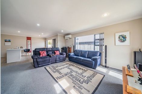 Photo of property in 5 Poppy Watts Grove, Stokes Valley, Lower Hutt, 5019